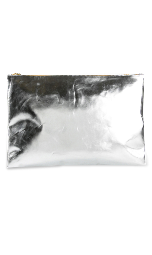 Clare Vivier
Oversized Clutch
Clare Vivier Oversized Clutch in Metallic